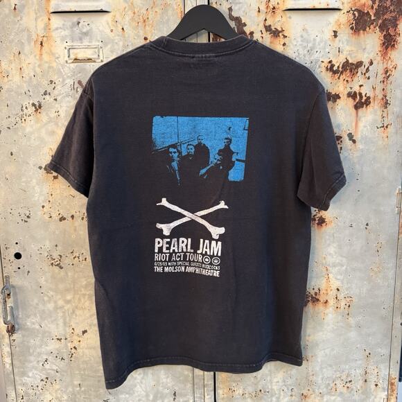 Vintage 2003 Pearl Jam Riot Act Tour Buzzcocks Skull Canada Black Medium T Shirt - Picture 4 of 5